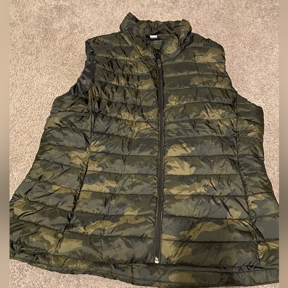 Old Navy Active Camo winter vest